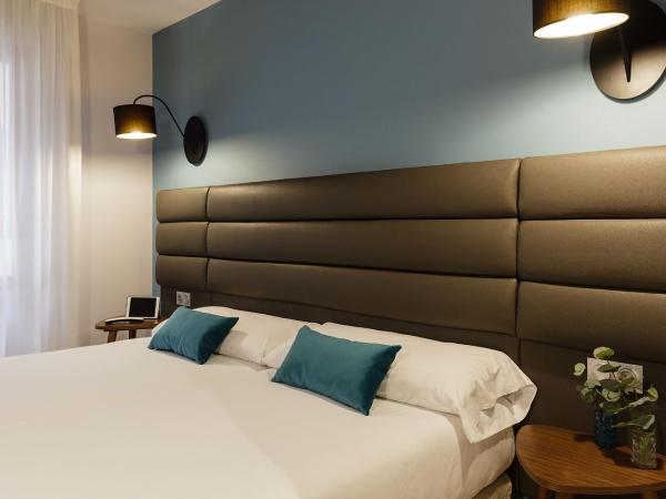 Hotel Pamplona Plaza : photo 6 de la chambre chambre simple - stationnement gratuit