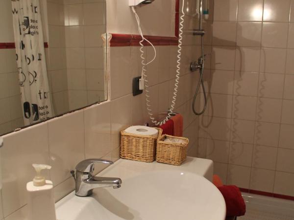Palazzo Rollo : photo 2 de la chambre chambre triple - vue sur jardin