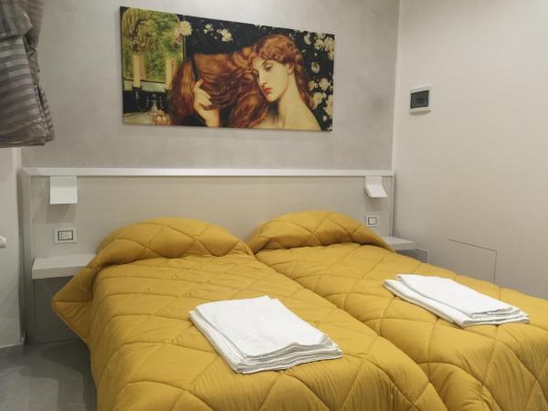 Picaflor Art & Rooms : photo 1 de la chambre chambre lits jumeaux avec salle de bains