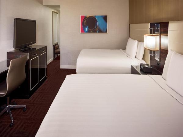 Hyatt Regency New Orleans : photo 6 de la chambre chambre avec 2 lits queen-size et douche accessible aux personnes à mobilité réduite