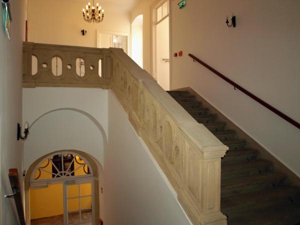 Ciszterci Szállás Pécs : photo 4 de la chambre chambre quadruple avec salle de bains