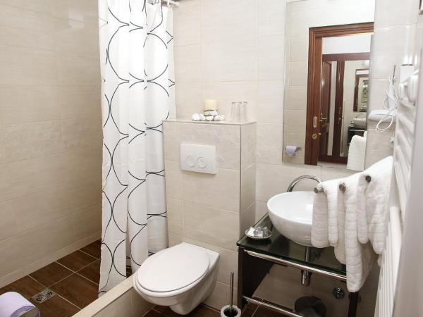 Guest House Isabel : photo 1 de la chambre chambre double deluxe