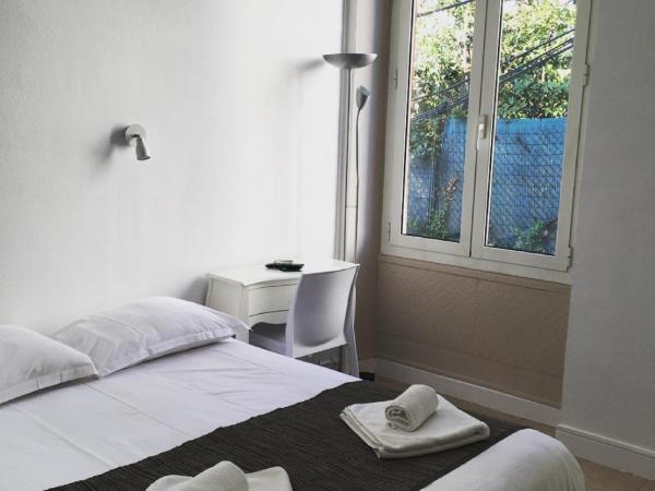 Hotel Danemark : photo 5 de la chambre chambre double avec toilettes communes