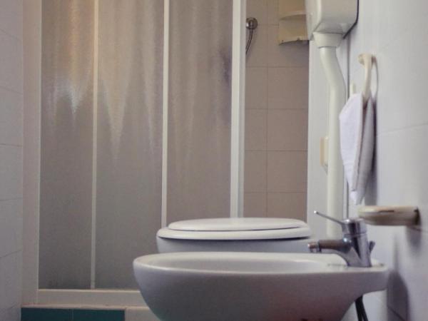 Hotel Rex : photo 2 de la chambre chambre triple - vue sur mer