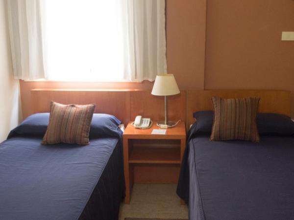 Hotel UTHGRA de las Luces : photo 2 de la chambre chambre lits jumeaux