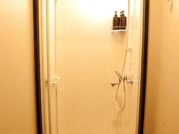 K's House Tokyo Oasis - Quality Hostel in Asakusa : photo 8 de la chambre chambre double avec douche