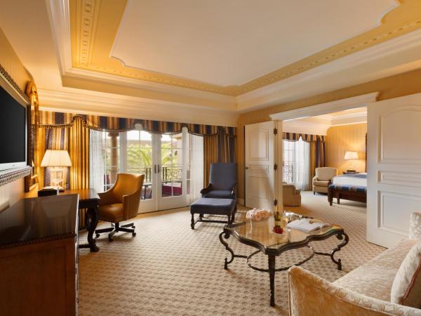 Fairmont Grand Del Mar : photo 4 de la chambre suite 1 chambre lit king-size del mar avec canapé-lit et balcon