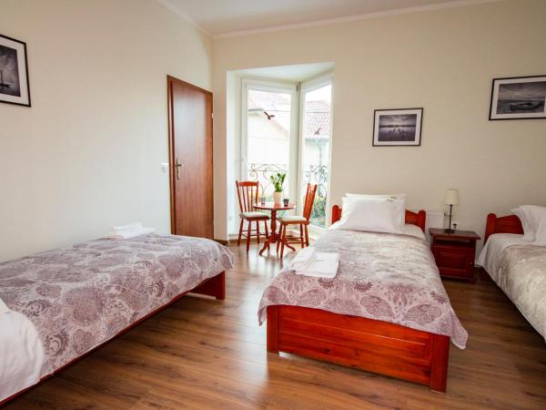 Royal House : photo 3 de la chambre chambre triple avec salle de bains