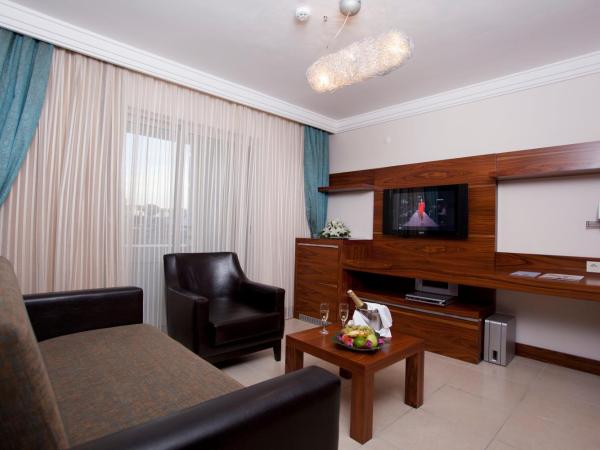 Xperia Grand Bali Hotel - All Inclusive : photo 2 de la chambre suite deluxe avec lit king-size