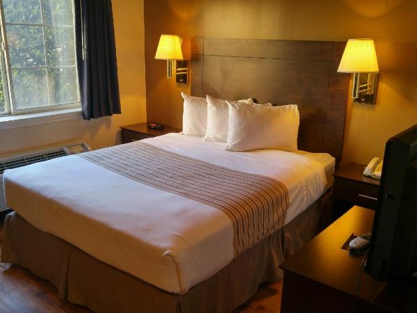 Suburban Studios near University of North Carolina-Charlotte : photo 2 de la chambre chambre lit queen-size - non-fumeurs