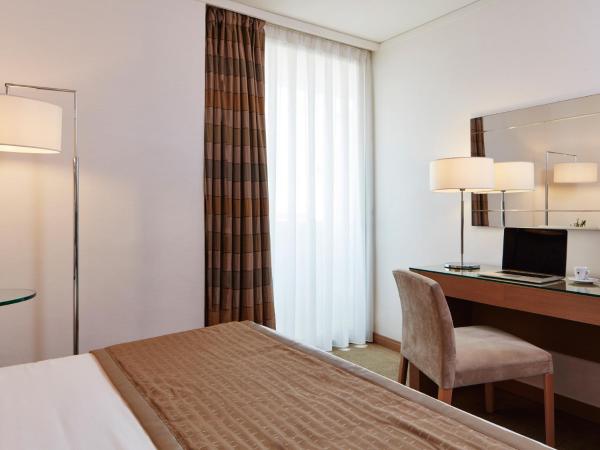 Galaxy Iraklio Hotel : photo 6 de la chambre chambre double ou lits jumeaux supérieure avec vue sur ville