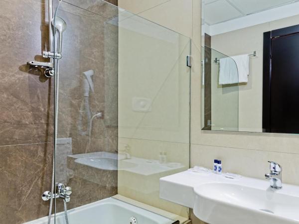 Mediterranea Hotel & Convention Center : photo 7 de la chambre chambre double supérieure avec balcon