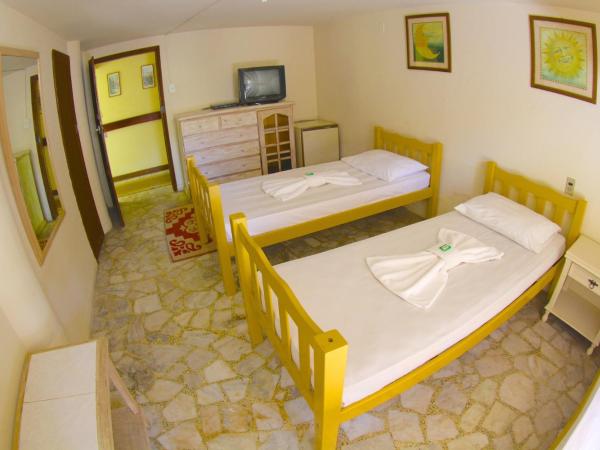Pousada e Hostel Barra da Tijuca : photo 3 de la chambre chambre quadruple avec salle de bains privative