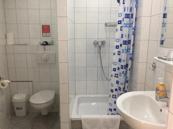 Pension Classic : photo 10 de la chambre chambre familiale