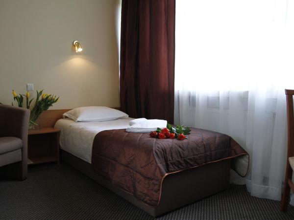 HotelsLublin : photo 2 de la chambre chambre simple