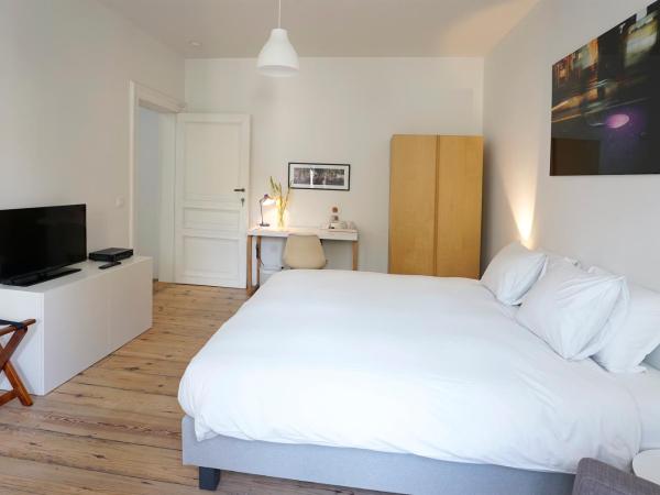 B&B Home & the City : photo 2 de la chambre chambre lit king-size - vue sur jardin (2 adultes)