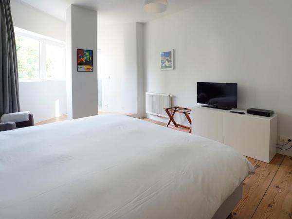 B&B Home & the City : photo 3 de la chambre chambre lit king-size - vue sur jardin (2 adultes)