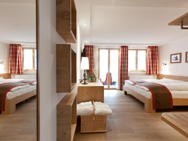 Hotel Bella Vista Zermatt : photo 9 de la chambre chambre double chalet avec balcon - vue sur cervin