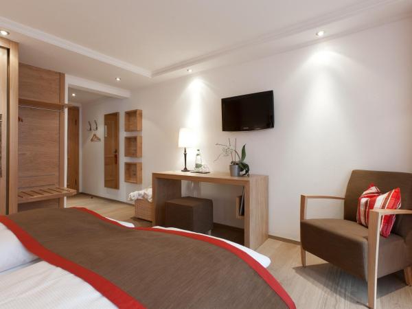 Hotel Bella Vista Zermatt : photo 10 de la chambre chambre double chalet avec balcon - vue sur cervin