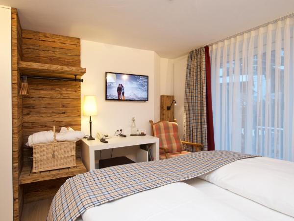 Hotel Bella Vista Zermatt : photo 3 de la chambre chambre double romantique avec balcon - vue sur cervin