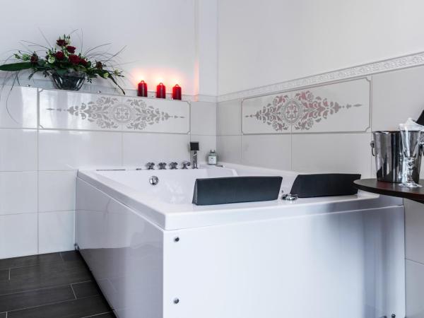 Pałac Margot Nature&SPA : photo 4 de la chambre appartement supérieur avec bain à remous
