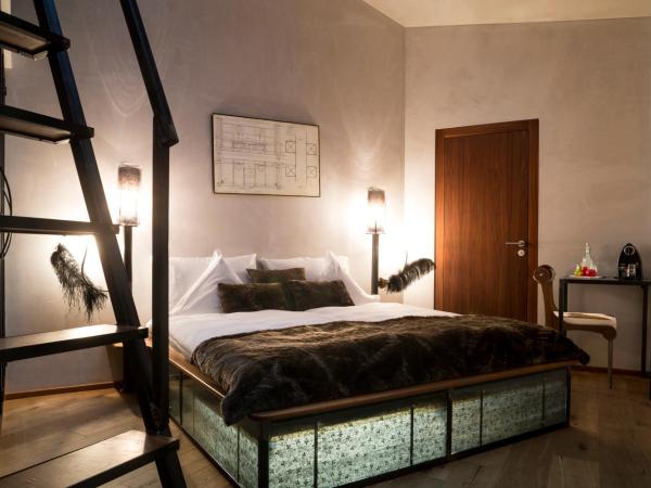 Matterhorn FOCUS Design Hotel : photo 2 de la chambre chambre double avec fenêtre de toit