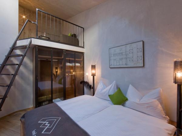 Matterhorn FOCUS Design Hotel : photo 4 de la chambre chambre double avec fenêtre de toit