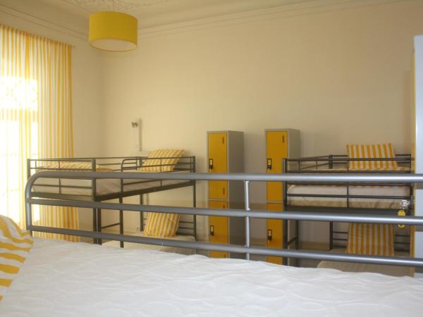 Hostel 402 : photo 6 de la chambre dortoir mixte de 6 lits