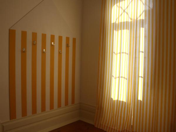 Hostel 402 : photo 7 de la chambre dortoir mixte de 6 lits