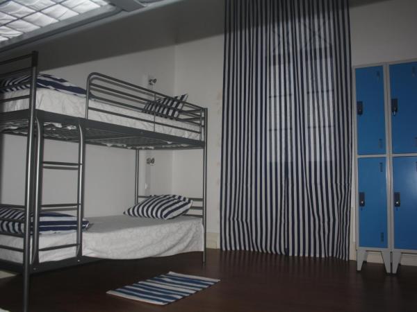 Hostel 402 : photo 5 de la chambre dortoir mixte de 4 lits