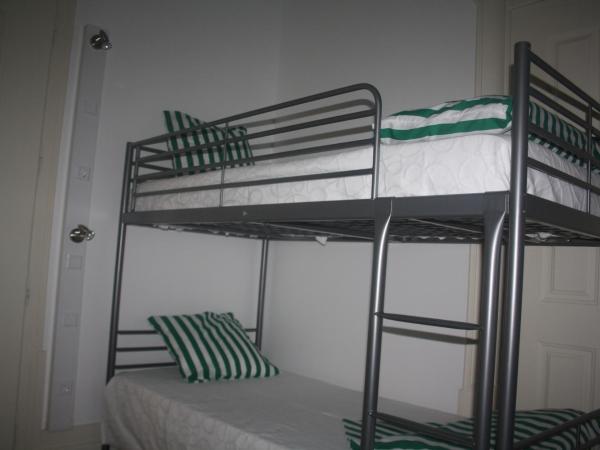 Hostel 402 : photo 7 de la chambre dortoir mixte