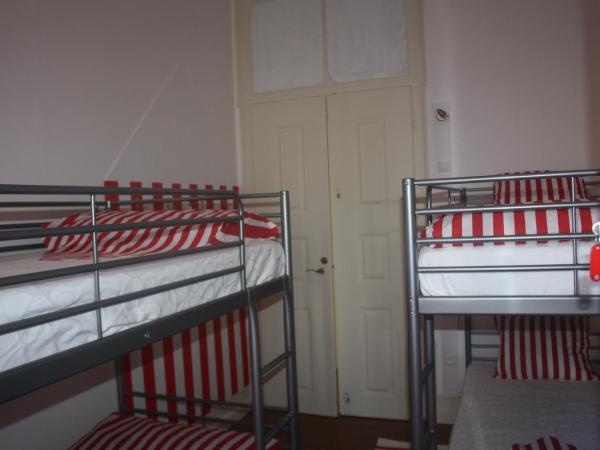 Hostel 402 : photo 3 de la chambre dortoir mixte de 4 lits