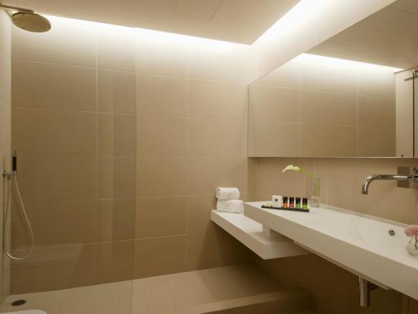 O&B Athens Boutique Hotel : photo 10 de la chambre petite suite avec terrasse privée