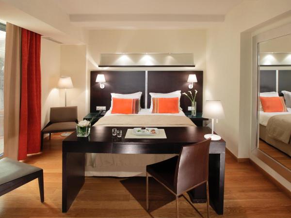 O&B Athens Boutique Hotel : photo 8 de la chambre petite suite avec terrasse privée