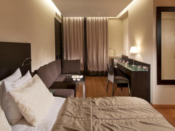 O&B Athens Boutique Hotel : photo 10 de la chambre suite junior avec terrasse privée