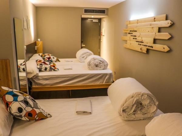 Yeah Barcelona Hostel : photo 6 de la chambre chambre quadruple avec salle de bains
