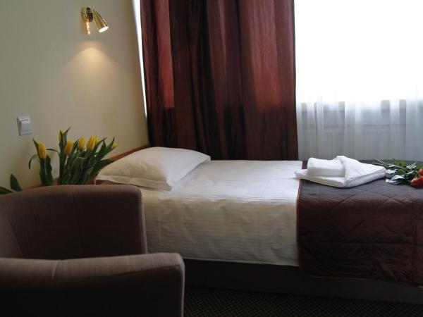 HotelsLublin : photo 3 de la chambre chambre simple