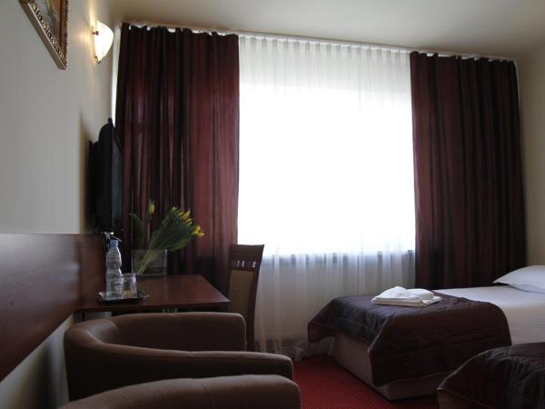 HotelsLublin : photo 8 de la chambre chambre double ou lits jumeaux