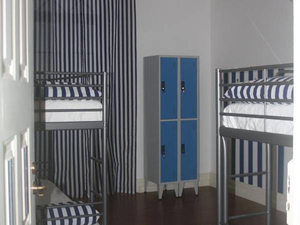 Hostel 402 : photo 3 de la chambre dortoir mixte de 4 lits