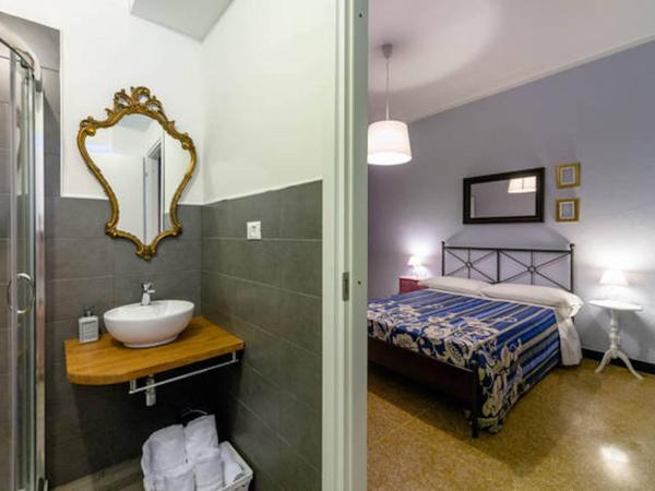 B&B I Portici Di Sottoripa : photo 9 de la chambre chambre double avec salle de bains privative