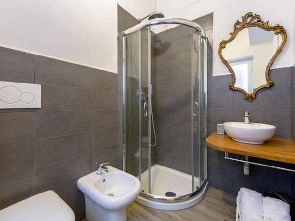 B&B I Portici Di Sottoripa : photo 1 de la chambre chambre double avec salle de bains privative