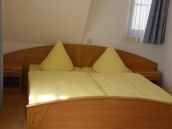 Hotel Pension zu Dresden Altpieschen : photo 1 de la chambre chambre familiale (3-4 adultes)