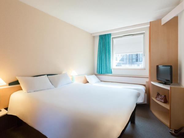 ibis Lourdes Centre Gare : photo 5 de la chambre chambre standard avec 1 lit double et 1 lit simple