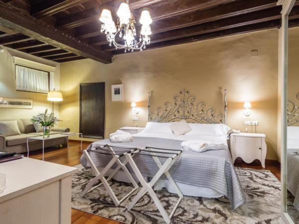 Palacio de Mariana Pineda : photo 7 de la chambre chambre double ou lits jumeaux