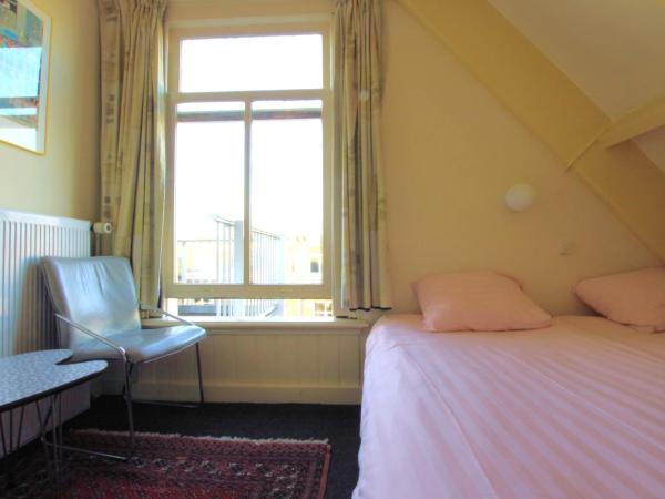 Hotel Museumzicht : photo 1 de la chambre chambre double ou lits jumeaux basique avec salle de bains commune