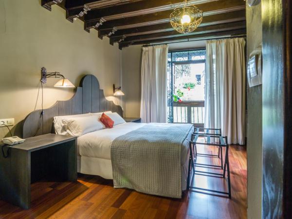 Palacio de Mariana Pineda : photo 5 de la chambre chambre double de luxe - vue sur alhambra