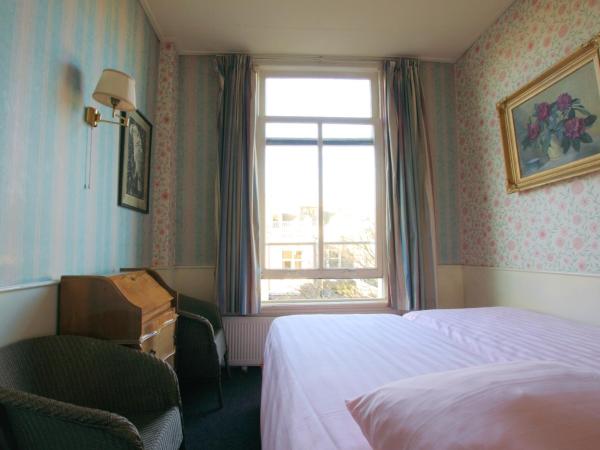 Hotel Museumzicht : photo 7 de la chambre chambre double ou lits jumeaux basique avec salle de bains commune