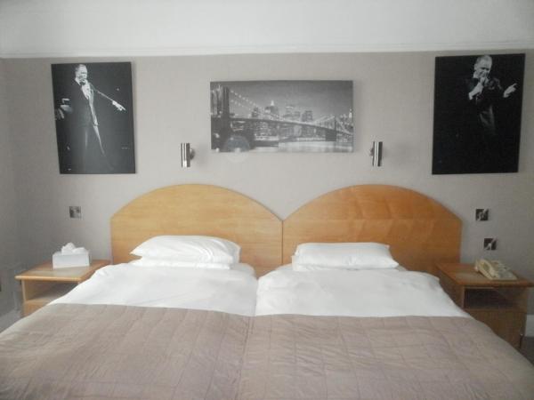 Hotel Celebrity Bournemouth East Cliff by Villare hotels : photo 10 de la chambre chambre double ou lits jumeaux - accessible aux personnes à mobilité réduite
