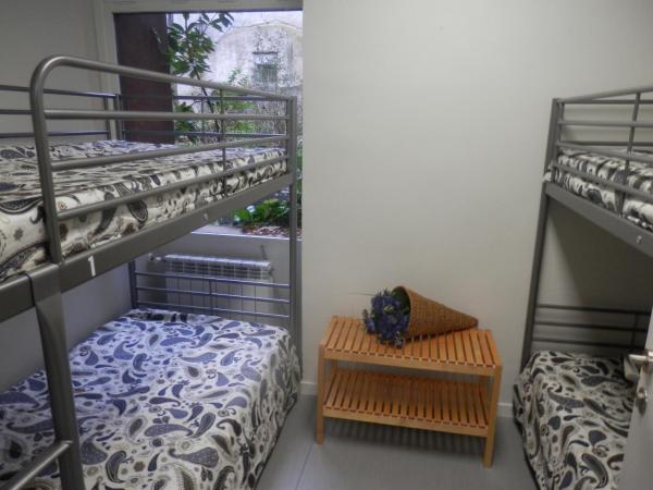 Plaza Catedral hostel : photo 1 de la chambre chambre quadruple Économique avec salle de bains commune