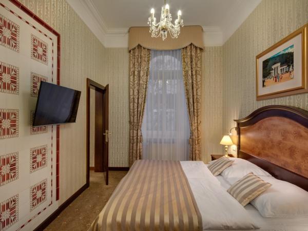 Ensana Nové Lázně : photo 6 de la chambre suite junior avec accès au centre de bien-Être et à la salle de sport